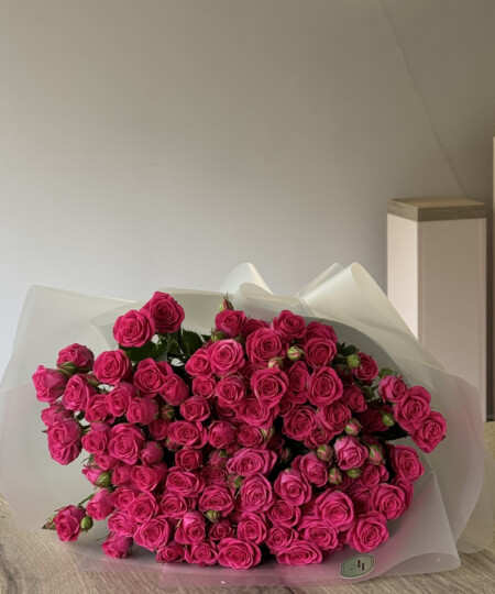 Bukiet Hot Pink Roses z róż gałązkowych w kolorze fuksji od Lu La Fleur